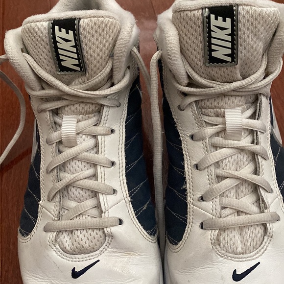 Nike Basketball Shoes - Picture 6 of 9